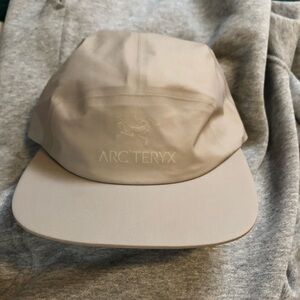Goretex 5 panel hat (color Rune)